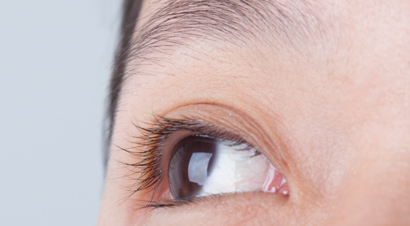 安心して目元のたるみにヒアルロン酸注入を行うためにできること